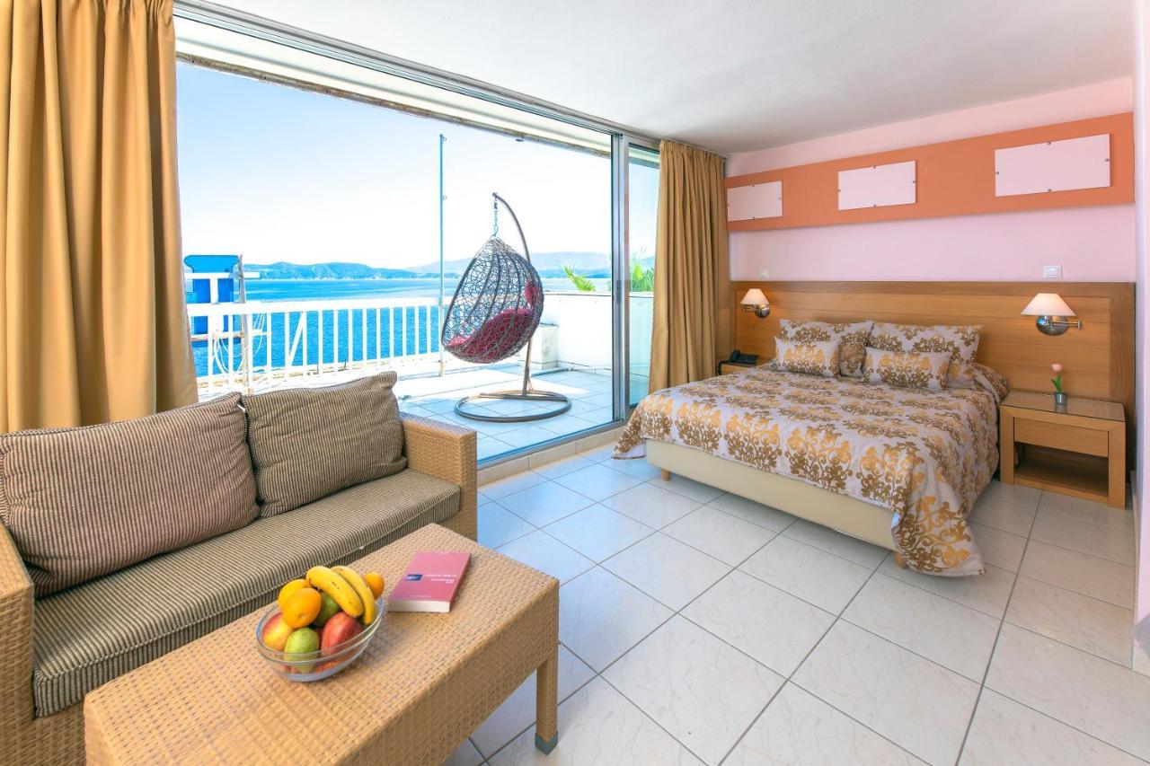Avra Hotel Méthana Eksteriør billede